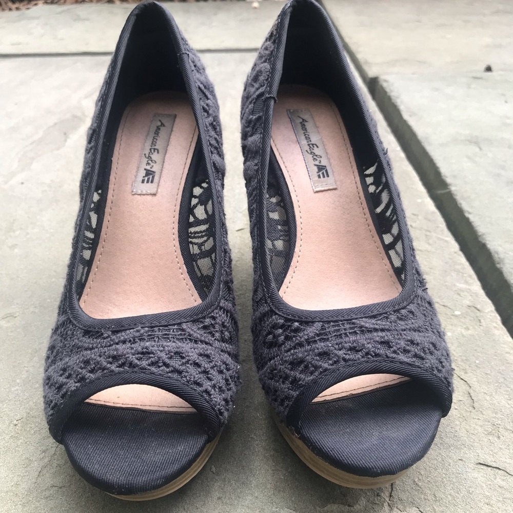 AE lace wedges